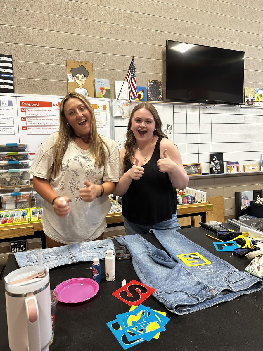 <a href="/SiegelHighStars/">Siegel High School</a> seniors getting ready for the year by decorating senior jeans! Can’t wait to get the year started! <a href="/Siegel_Nation/">The Nati❌n</a>