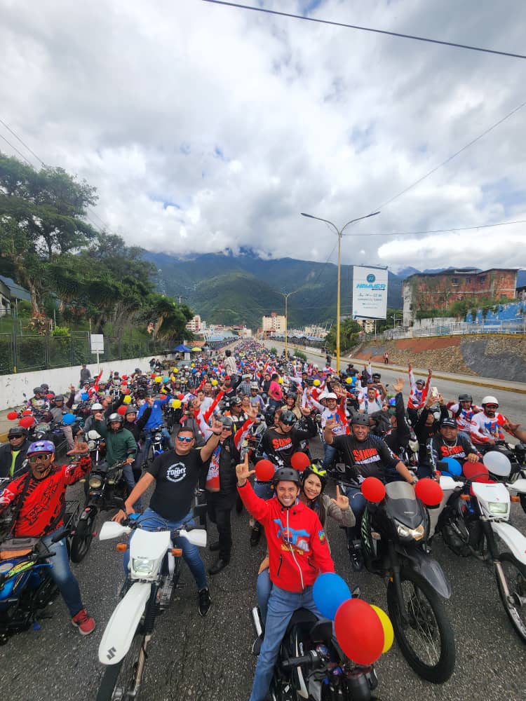 Felicito a nuestra combativa y valiente fuerza motorizada del municipio Libertador del estado Mérida, que llenaron de alegría y fervor sus calles. Viva el pueblo merideño antiimperialista, chavista y revolucionario. ¡Adelante!