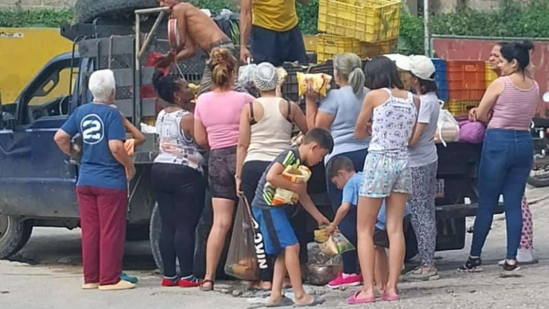 oskr278's tweet photo. @Nahumjfernandez @PartidoPSUV @VTVcanal8 @antvvenezuela @RNVinformativa @YVKE_Mundial @Ciudad_Ccs @UNoticias Hay que mentarle la lupa 🔍 al Reciclaje ♻️ de los productos de la bolsa clap para nadie es un secreto que el pueblo rechaza el ingerir la mayoría de lo que en ella suministra el Gobierno! 
@NicolasMaduro 
@MPPPlanifica
@gestionperfecta 
#MaduroTieneUnBeta https://t.co/TNdwgCyR92