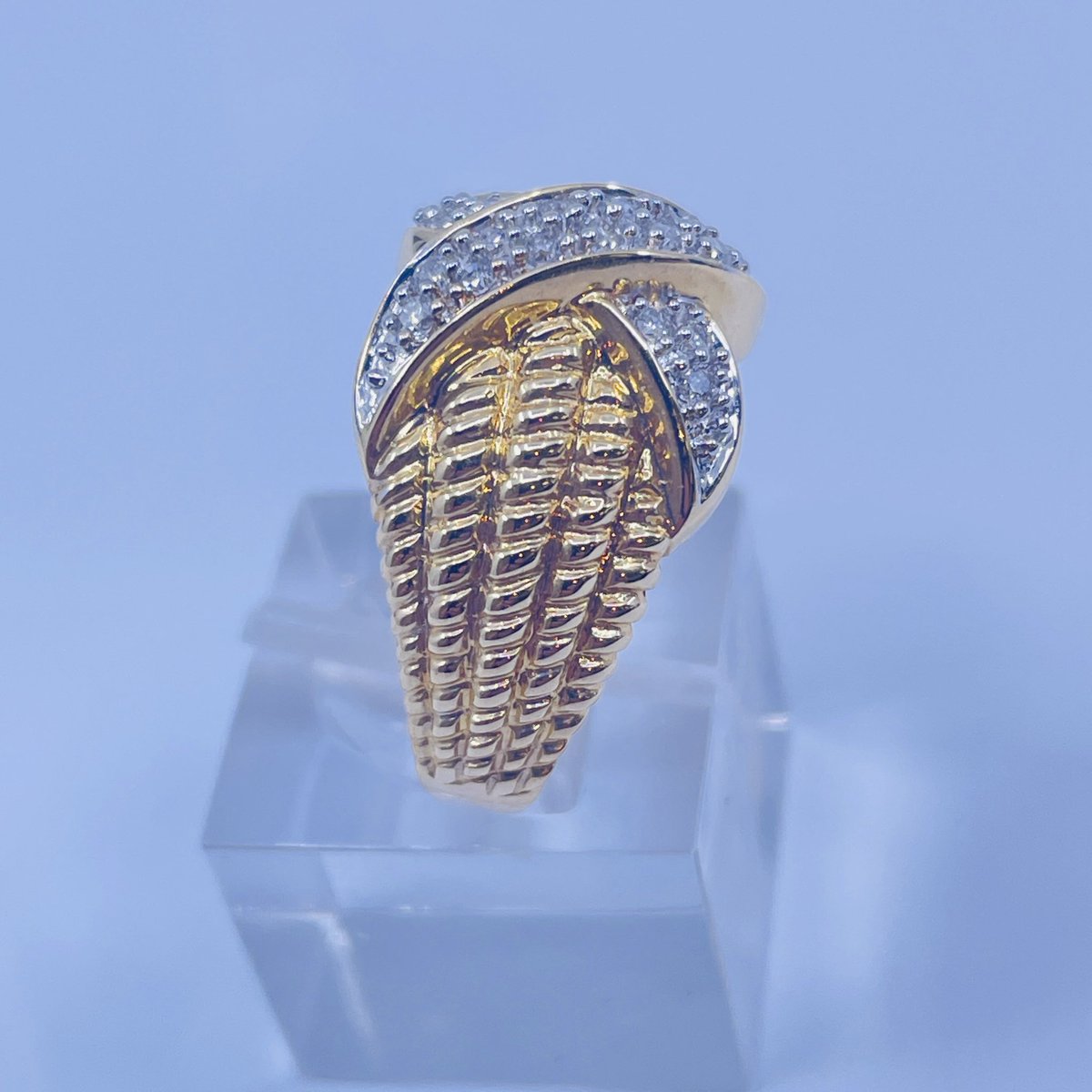 DiamondtrustA's tweet photo. Diamond “X” Ring 🤣 https://t.co/gEV054CIDf