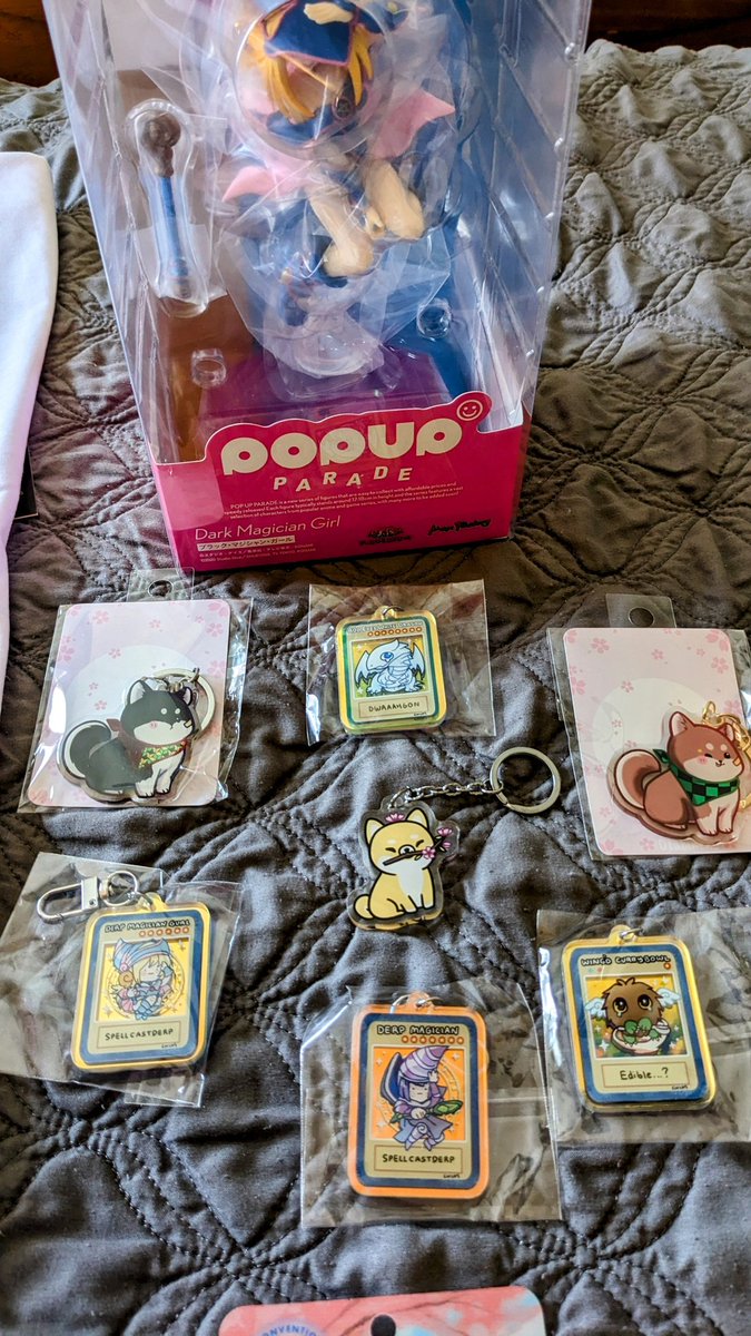 Mini haul from #Otakon2023 
Sick shirts <a href="/bosumanapparel/">BosuMan Apparel</a> 
Derp Yu-Gi-Oh charms <a href="/Chimerri/">Chim 🌱</a> 

...I gifted some already😉