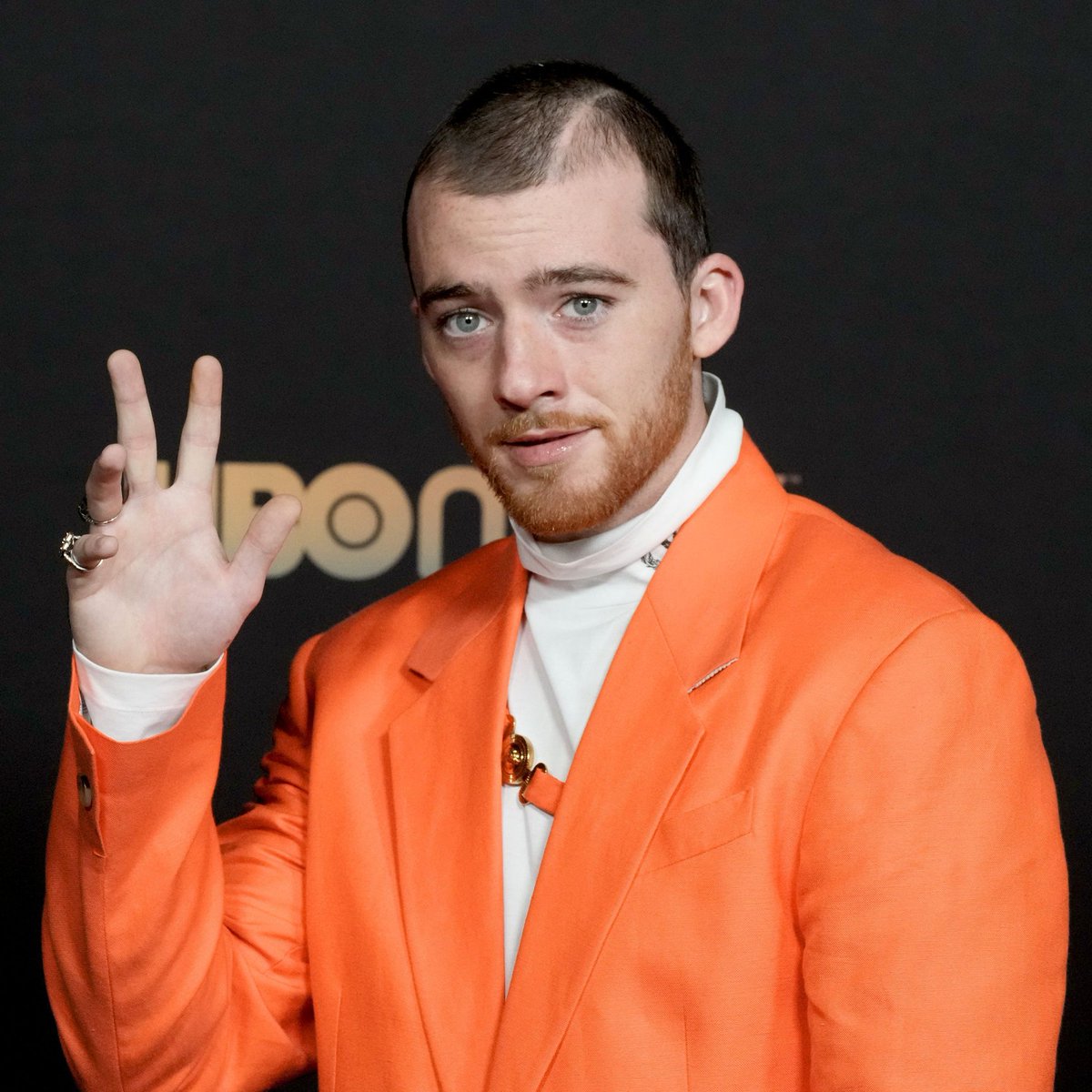 🚨 Nota oficial da família de Angus Cloud:

“É com o coração mais pesado que tivemos que nos despedir de um ser humano incrível hoje. Como artista, amigo, irmão e filho, Angus foi especial para todos nós em tantos caminhos. Na semana passada, ele enterrou seu pai e lutou