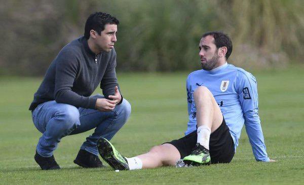 Amigo felicitaciones por tu hermosa carrera, gracias por todo lo que nos diste como jugador y sobre todo cómo persona, siempre solidario y trabajando por el bien del fútbol uruguayo. 
Fue un placer compartir tantos momentos juntos. 

<a href="/diegogodin/">Diego Godín</a> 🙌🏼