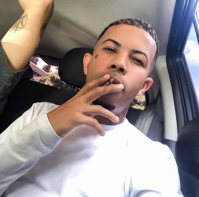 PenhaNewsRJ's tweet photo. MC Magrinho é agredido durante show em São Paulo. https://t.co/T6Vi4tGFCw