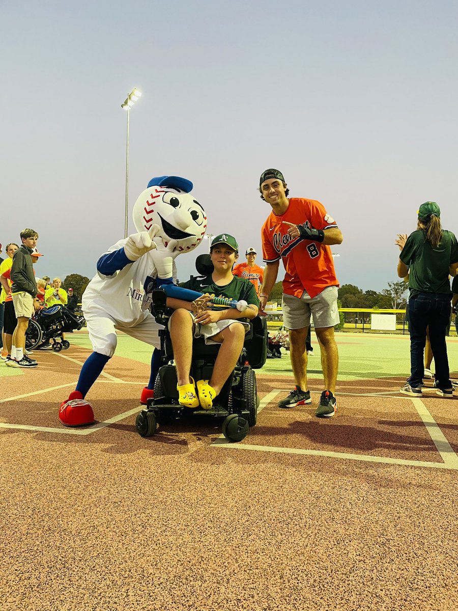 The Miracle League creates positive life experiences for individuals with special needs and rewarding volunteer experiences through baseball. I was very fortunate to work with this organization through @tigerimpactnil