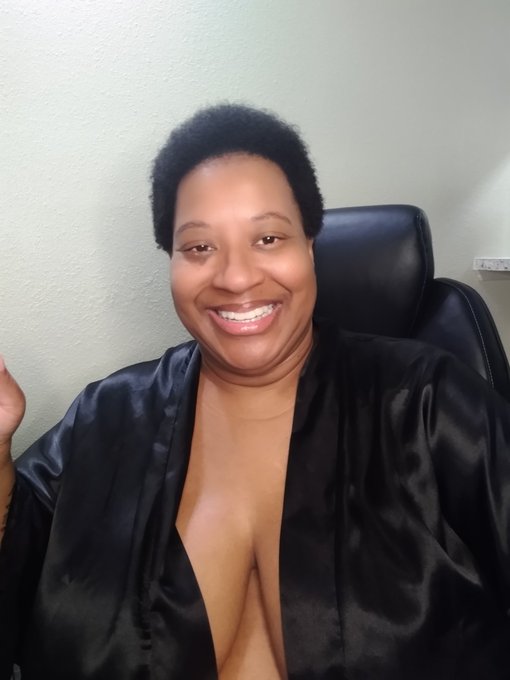 Fresh shower. Fresh hair. https://t.co/Y0vOnLHxgH<a href="/tag/webcamming"class="tags"><span>#webcamming</span></a><a href="/tag/contentcreator"class="tags"><span>#contentcreator</span></a><a href="/tag/onlyfans_girl"class="tags"><span>#onlyfans_girl</span></a>