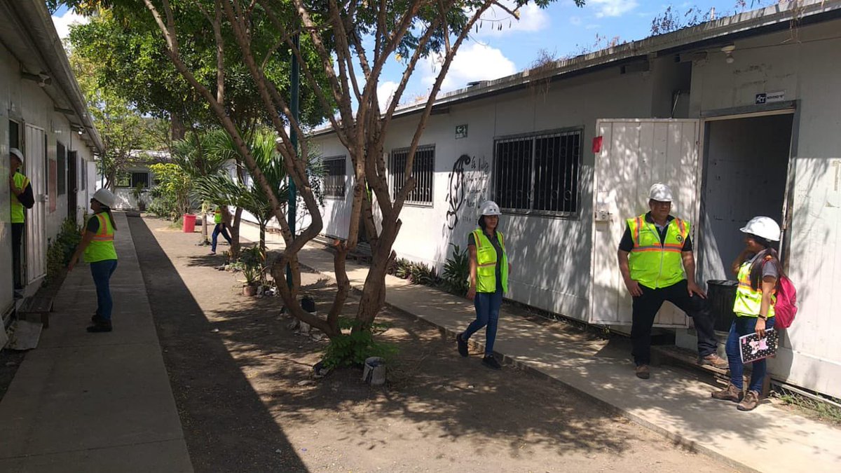 ISTPEM1's tweet photo. 👉🏽 #IstpemEsVinculación

Mediante el trabajo en equipo y dinamismo, los estudiantes del 5to nivel de la carrera TS en Construcción, aplicaron sus conocimientos con el fin de mejorar las aulas y áreas de recreación de la Unidad Educativa Picoazá.

#CrecemosJuntos https://t.co/ZCFES0IT1i