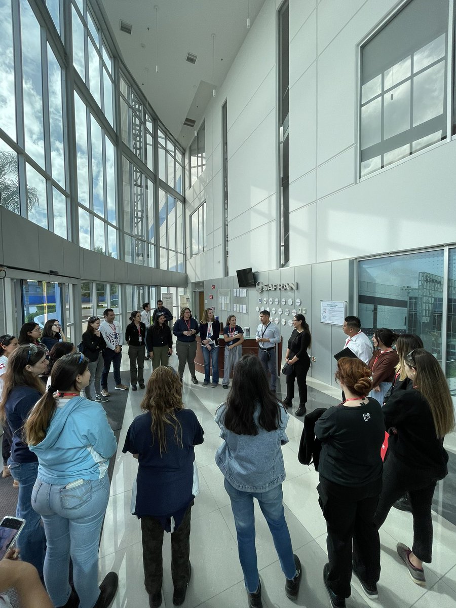 AMEXCID's tweet photo. 📸 Continúan las actividades de las becarias del programa #WomenInTheSky. Este lunes visitaron el aeropuerto internacional de #Queretaro así como @Bombardier y @SAFRAN , empresas líderes en la industria aeronáutica. 
Esta iniciativa tiene como objetivo visibilizar la igualdad de género, el reconocimiento, la participación y el posicionamiento de las mujeres, adolescentes y niñas en las áreas de ciencia, tecnología, ingeniería y matemáticas (STEM por sus siglas en inglés), particularmente en temas aeroespaciales y aeronáuticos.

@UNAQmx 
@SRE_mx 
@GSandovalSalas 
@aliciabarcena