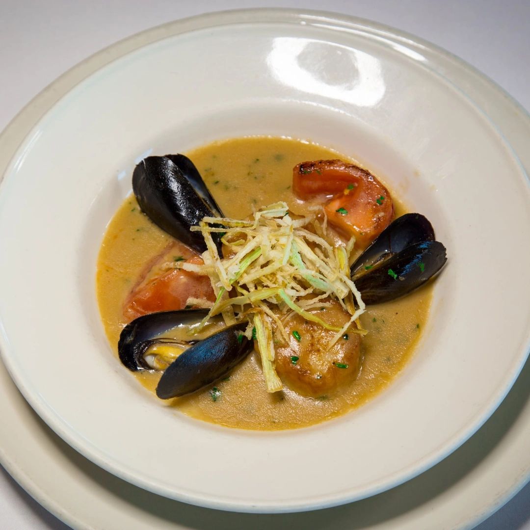TheSpinnakerSF's tweet photo. Treat yourself to a mouthwatering seafood feast with a view! Check out our full menu on our website and start planning your next dining experience: https://t.co/R2as6ZN0Nl https://t.co/9h01nOCrAw