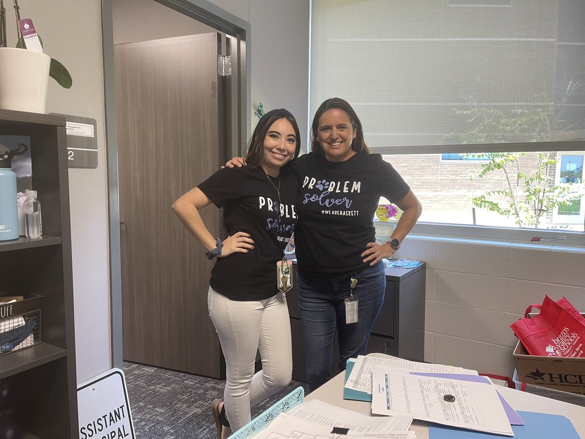 mathlabnerd's tweet image. Twinning with my haskett mom 💕 #WeAreHaskett