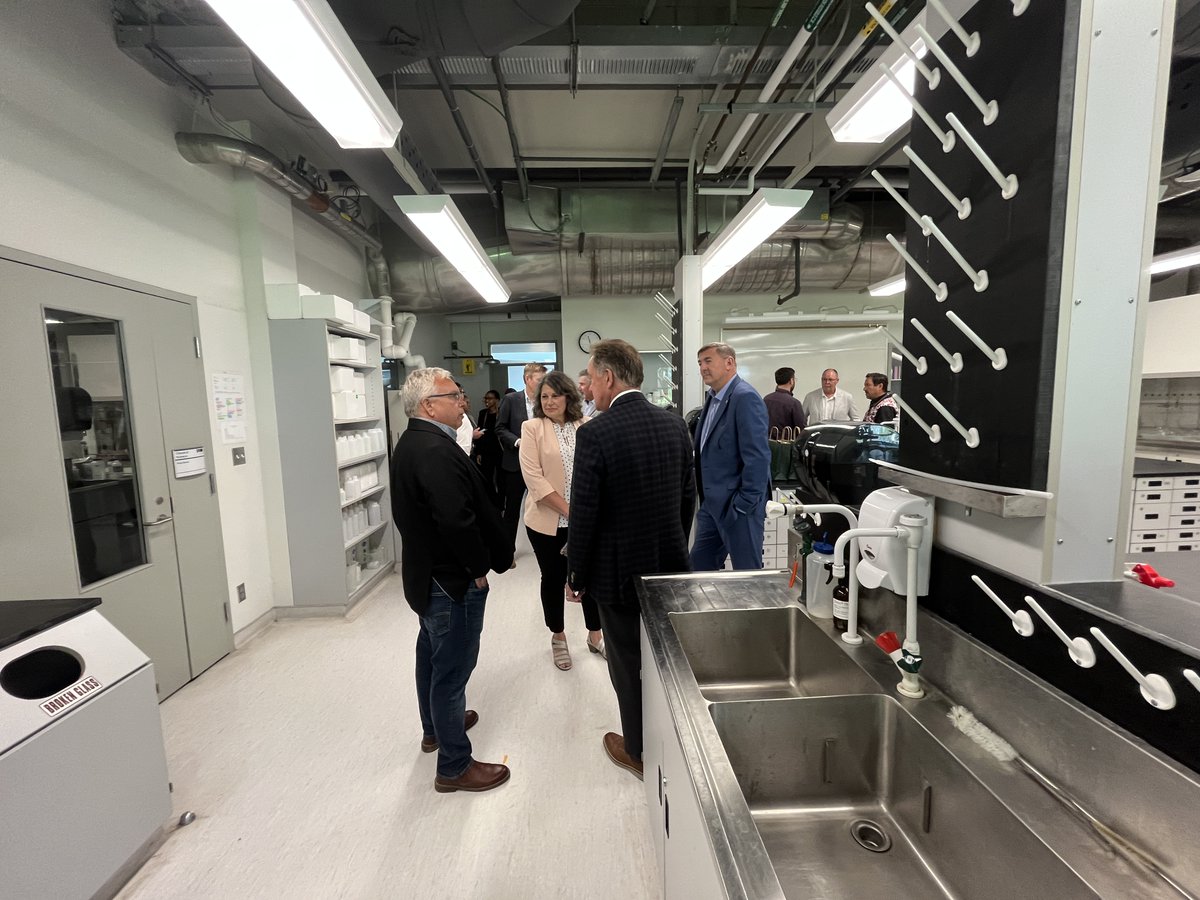 DaveSmithPtbo's tweet photo. Today at @TrentUniversity with the Minister of Mines, @GeorgePirieMPP, we announced through Ontarios CMIF, $475,000 will go to @CarbonixInc, an Indigenous Canadian Clean Tech Company specializing in the development of advanced clean materials!  https://t.co/9SDtsXUacl https://t.co/JUbSb9SpZp