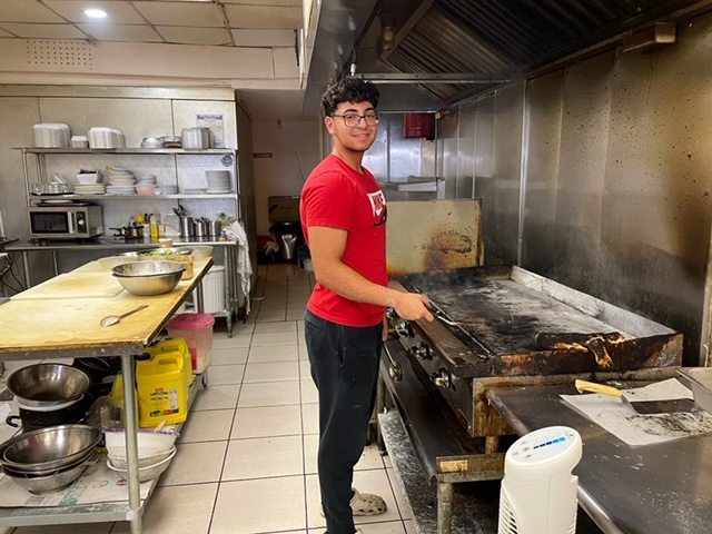 CentralAveSID's tweet image. If you ever find yourself walking down Central Ave craving fresh and cooked seafood, you’re in luck: Mohammad and the rest of the fine folks at The Heights Fish Market have you covered! 🎣👍

The Heights Fish Market- 401 Central Ave

#fishmarket #seefood #smallbusiness #jcheights