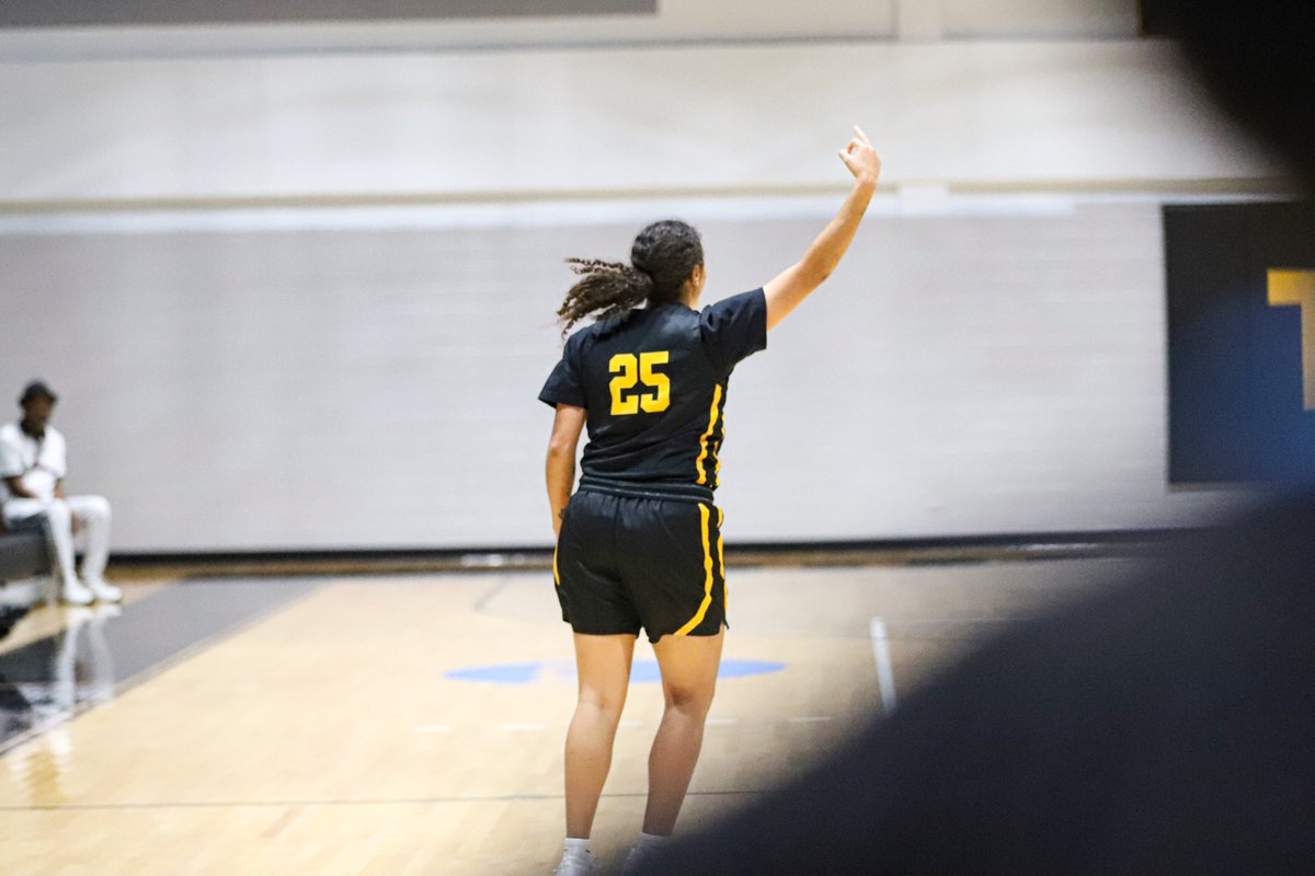 TLUwbb's tweet photo. The Hoop Tour returns in 💯 days 🎸 🍿 🤩

#TooLiveU | #PupsUp https://t.co/zpqctzcyvR
