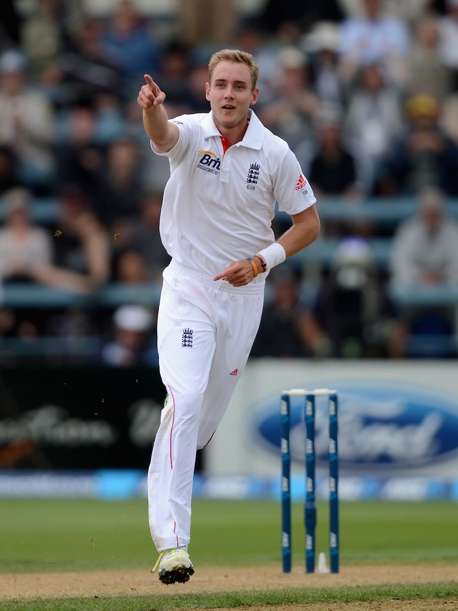 YasharthRatan's tweet photo. A fairytale ending for #StuartBroad🥳🥳
The legendary bowler took the wicket of Alex Carey to dismiss Australia for 334 and deny them their first Ashes win in England since 2001.
A true great of the game.
#ThankYouBroad #EnglishCricket #Ashes #Retirement #FairyTaleEnding #Legend https://t.co/DHtWfu0vrV