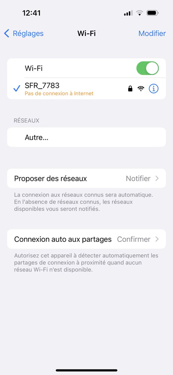 FredericBal's tweet photo. Bonjour @SFR , wifi instable suite installation à la va-vite au 0169905689. Qu’attendez-vous pour faire un SAV de la box? 
Mes parents de 77 ans sont livrés à eux même, aucun rappel de la hot line technique dans les 24h comme annoncé  par votre collaboratrice. Me contacter en MP https://t.co/tFXaCMgNHN