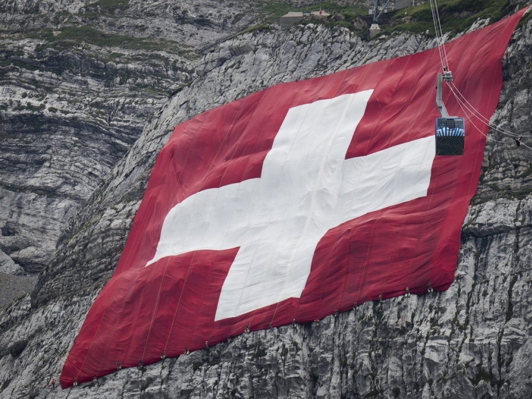 On souhaite à nos ami(e)s et voisin(e)s suisses une très belle Fête Nationale.

#1August #1Août  ❤️🇨🇭🤍