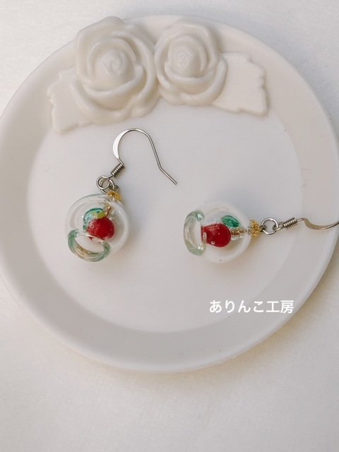 comeichi2014's tweet photo. 【8/6 15:00～ おこめのいえ手創り市vol.33 出店者】

■ありんこ工房は、ガラスを溶かして可愛いを目指し、たまにはクスっとなる作品を制作しております。
ガラスは光を通してキラキラと演出してくれます

おこめのいえ手創り市 vol.33
2023年8月6日 日曜日
15:00～19:00
JR松戸駅西口徒歩3分 https://t.co/ObEGbsbFYS