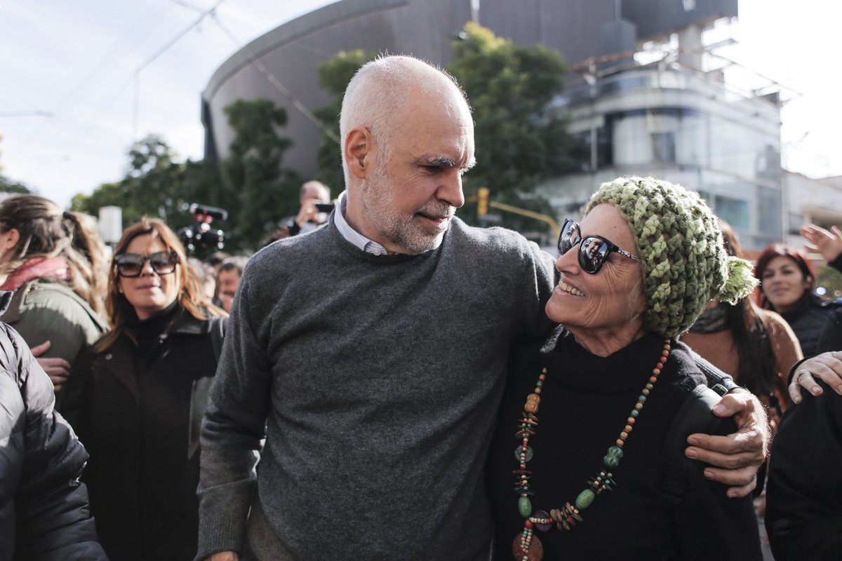 horaciorlarreta's tweet photo. Cuando las cosas se hacen pensando en la gente, los resultados son mejores. En Pergamino empezamos una transformación tremenda para que puedan vivir bien. Con @JMartinezPerga formamos un equipo con experiencia, con palabra y ganas de seguir haciendo. Vamos a eliminar las retenciones, el cepo y los 18 tipos de cambio, y vamos a convertir en autopista la Ruta Nacional 8. Así vamos a lograr que todos los productores puedan modernizarse, crecer y generar más trabajo.