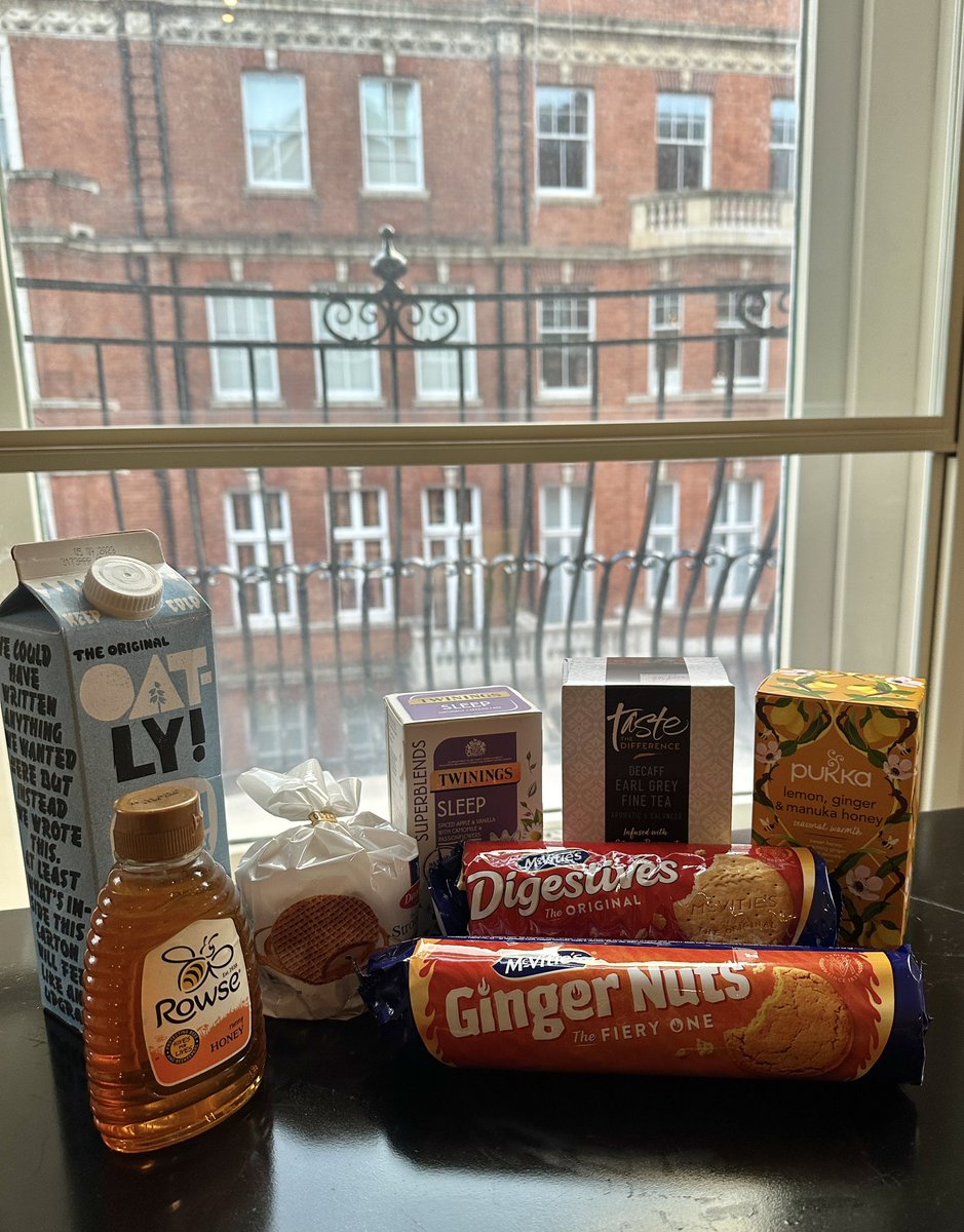 TiffnyMichelle's tweet photo. Landed in #London.

Took a walk.

Did not intend to grocery shop, but popped in 3 places.

Got to my flat and surveyed my misc cravings haul.

WTF? THIS PLACE IS CONTAGIOUS!

I’m here for 2wks and all I subconsciously bought was tea &amp; crumpets… literally 🧐😧🤷🏻‍♀️

#wheninlondon https://t.co/Nqa8ec2quQ