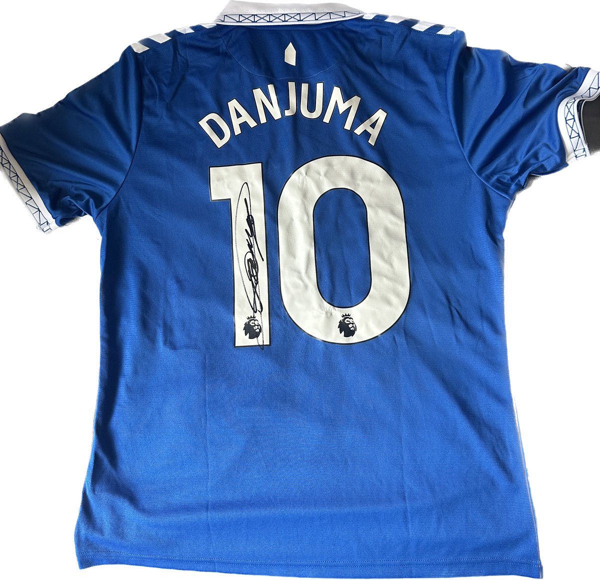 Optimum_Signed's tweet photo. Numbers 1-20. Winner takes a shirt of either Luis Diaz or Arnaut Danjuma.
Second place will take a signed LFC or EFC single signed street sign. 
 £10 a number. RT please. https://t.co/qQRZkTe4dn
