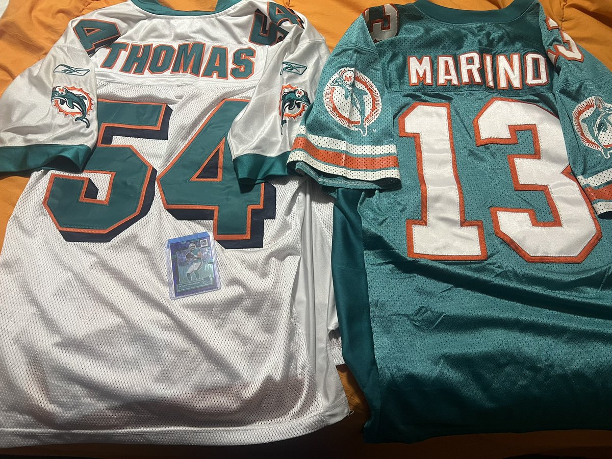 Honorary_Titan's tweet photo. Awesome mail day today! Thanks to my good buddy @vaughn18aceseth for looking out for deals on Fins gear for me in TN! I am pumped!!! #FinsUp #PumpNation https://t.co/VNKIb6ZrsK