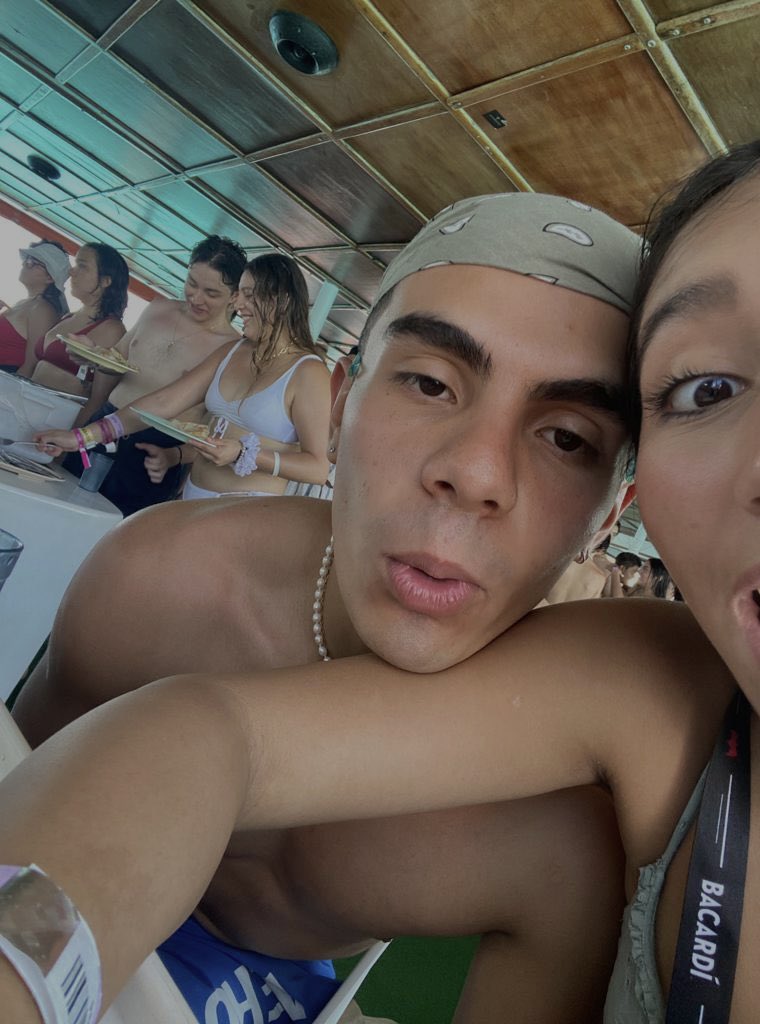 camtapiaaa's tweet photo. extraño a mi negra 😔 https://t.co/nshQ9O8Icv
