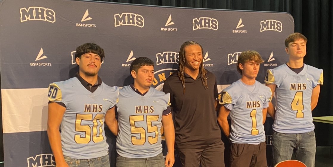 PAGMETER's tweet photo. Outstanding media day for the  EAST YOSEMITE LEAGUE 🏈
I enjoyed emceeing the first class event! 
Great job to all the AD’s and John Perez the Director of Athletics for VUSD. 
Also thank you to @andrewmarden & @VTD_Sports 

Head coaches and their captains
El Diamante-Devin Ramos
Golden West-Travis Anderson
Monache-Aaron Berry
Mt Whitney-Nathan Chamberlain