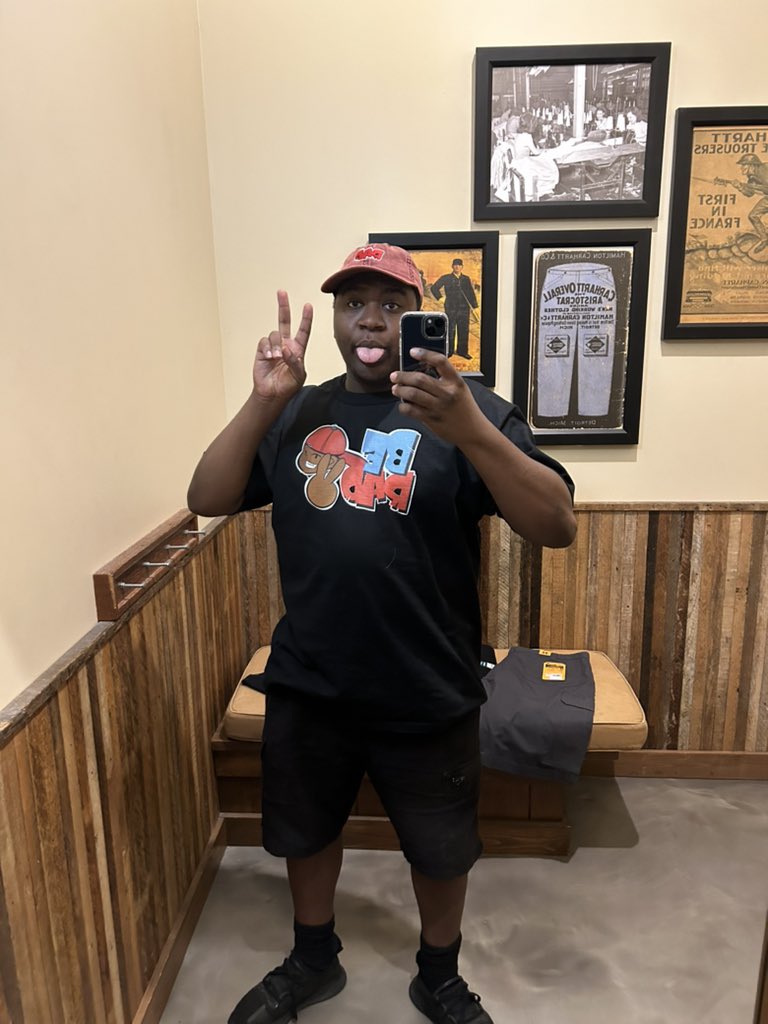 bevans1221's tweet photo. Hello beautiful people!

I see some new followers so I’ll re-introduce myself.

I’m B. Evans and I’m going on 4 years of content creation. I stream a variety of games on twitch, and cosplay a little bit. Check out my site for links to my socials and merch https://t.co/1dgteeyqhU https://t.co/Xk6WazMW5K