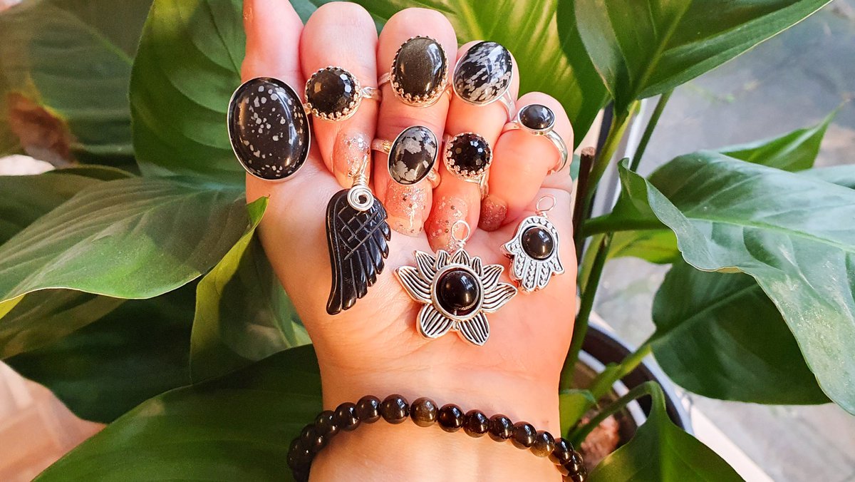 EmpoweredCrysta's tweet photo. My Obsidian jewellery - the stone of protection. #jewellery #obsidian #crystalhealing https://t.co/kHafphqQzK