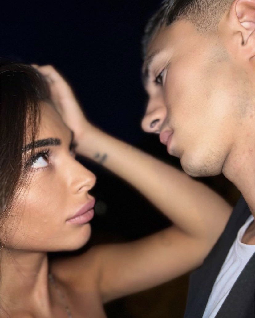 SofiaBoomer's tweet photo. Mirko ha messo il profilo pubblico e ha cancellato tutte le foto con Perla #TemptationIsland https://t.co/RHlihuLUcs