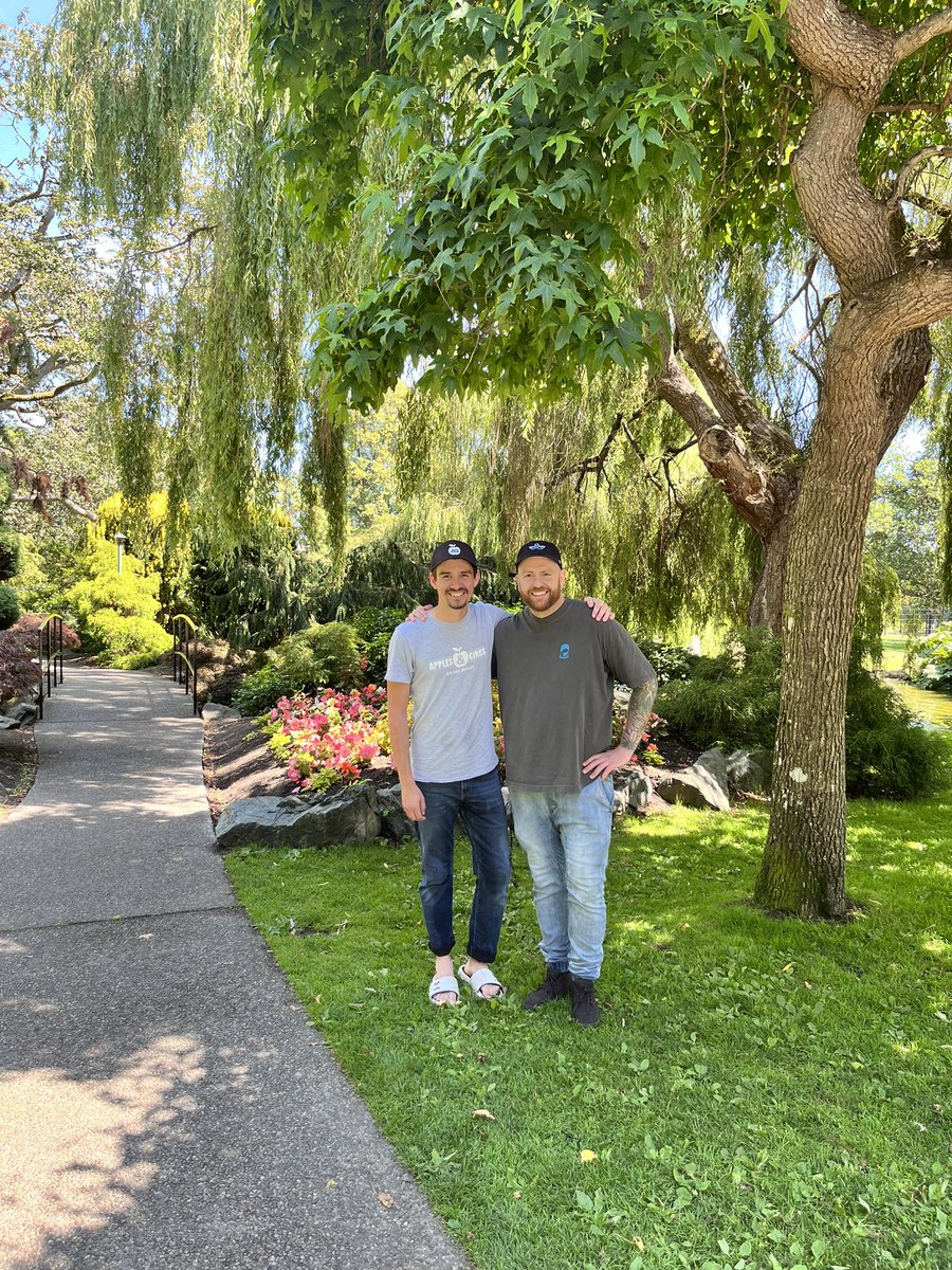 BlakeCreamerAG's tweet photo. Worlds collided today! Met up with the legend @ApplesGinos. So much fantasy hockey swagger in one pic β¦.. https://t.co/YMmfxaefVQ