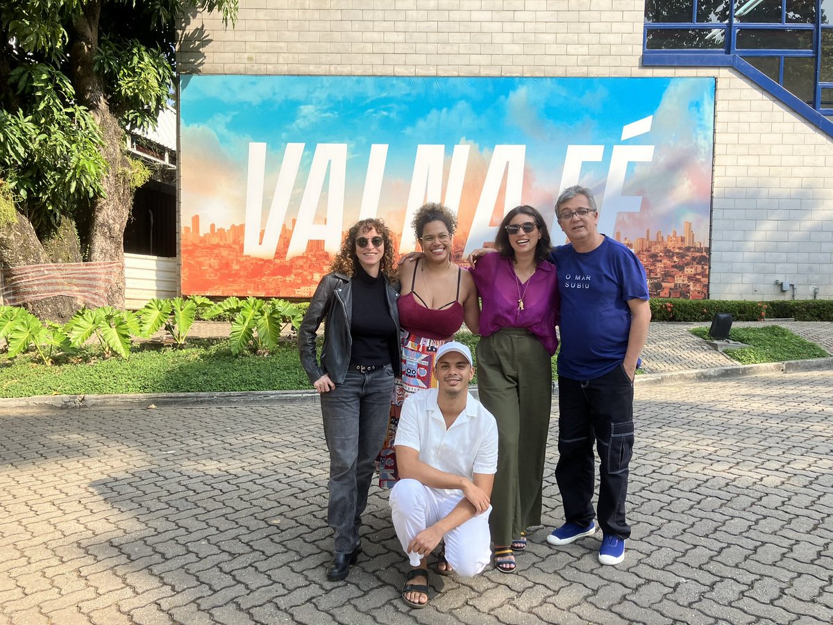 #VaiNaFé Hoje foi dia de desmontar a sala de roteiristas. Coraçãozinho do paulista ficou apertado. Beijos sempre pra <a href="/rosanesvartman/">Rosane Svartman</a> <a href="/renatasosofia/">Renata Sofia</a> <a href="/renatacorrea/">Renata Correa</a> <a href="/pedrohva/">Pedro Alvarenga</a> e pros ausentes <a href="/FabriSantiago/">Fabricio Santiago</a> e <a href="/paulagilmore/">Paulinha DAS GRAÇAS Teixeira 🔺</a>