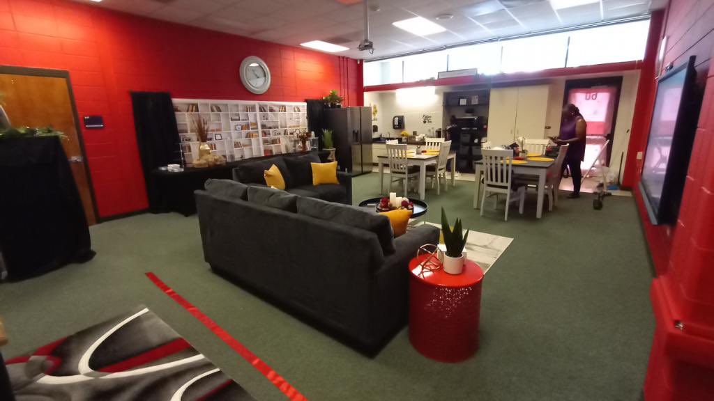 HTEschool's tweet photo. Today, we unveiled our HTE Teachers Lounge sponsored by our PTA! Our teachers have a “happy place” to call their own! Self care is a top priority at HTE! @RockdaleSchools @RCPS_AsstSupt @OattsTerry https://t.co/KMGSBSeJxM