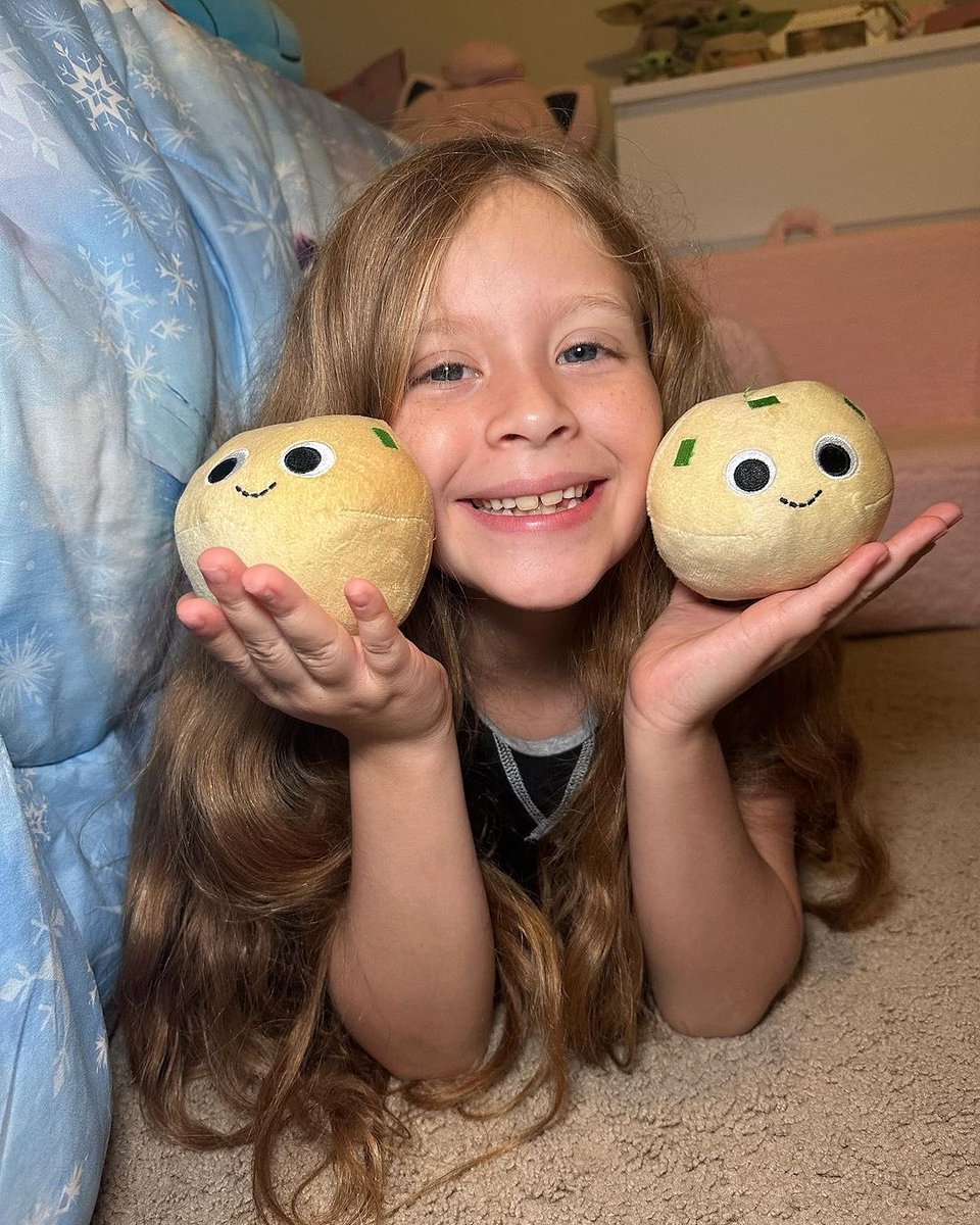 Yummy_World's tweet image. Moshe Matzo Ball Soup on a Monday? Yes, please! This soup-er fun plush is just what the Dr. ordered to get rid of those Monday blues! 

📸 @crescendonadisney (IG)

#plushie #plushcollection