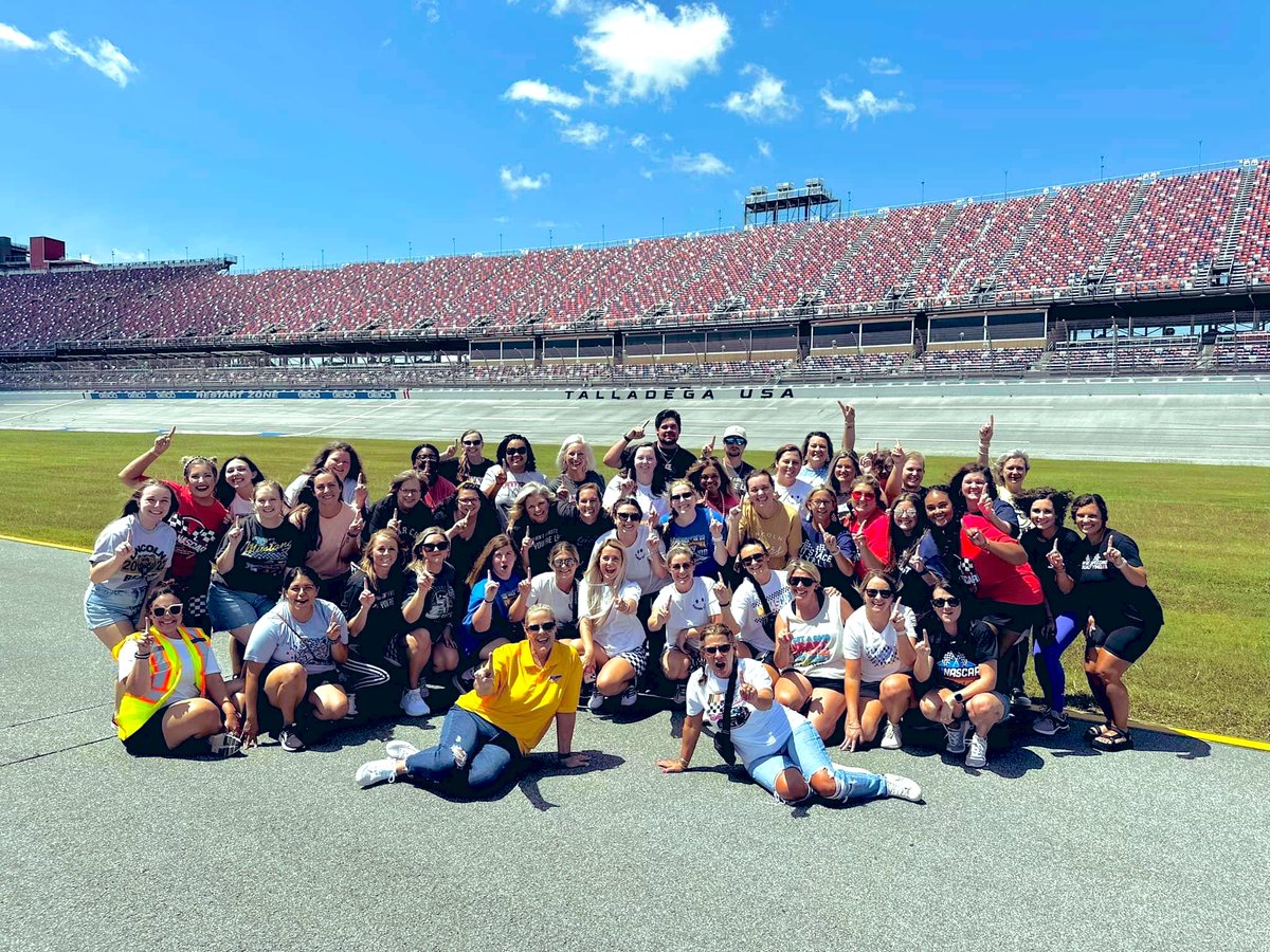 Wallace2ndgrd's tweet photo. LES Culture Day was full of adventures!🤩 Had a blast kicking off the school year! 👏🏼   #TopFuel @TCBOE_LES https://t.co/qtPpLWq9Mx