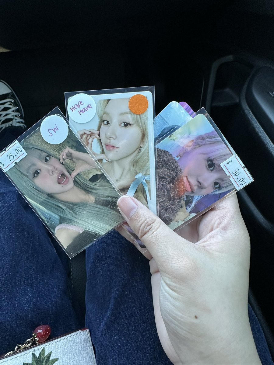 chaengskiii's tweet photo. they're expensive 😭 but they're more expensive on the ebay like 💀 https://t.co/JrNByfxHRU
