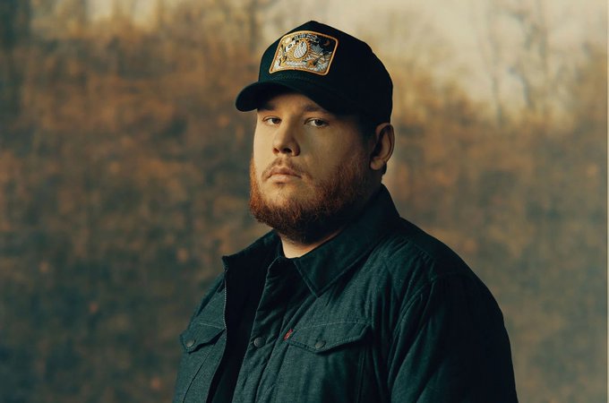 chartdata's tweet photo. Country songs occupy the entire top 3 spots on the Hot 100 for the first time in history:

#1 Try That In A Small Town
#2 Last Night
#3 Fast Car https://t.co/PptGGFiOUX