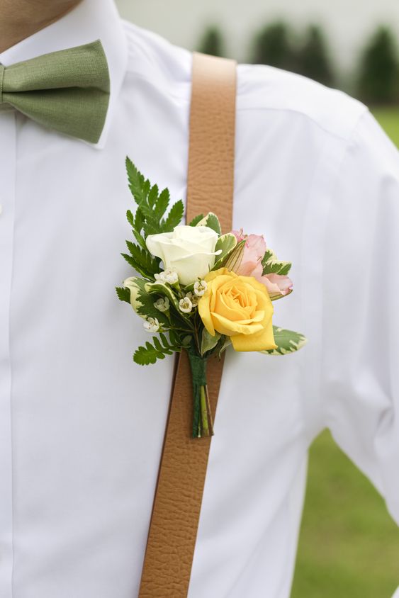 FianceeBodas's tweet photo. Las flores en color amarillo son ideales para el diseño de románticos boutonnières de novio en temporada verano y otoño. https://t.co/tOcmqtAM9k