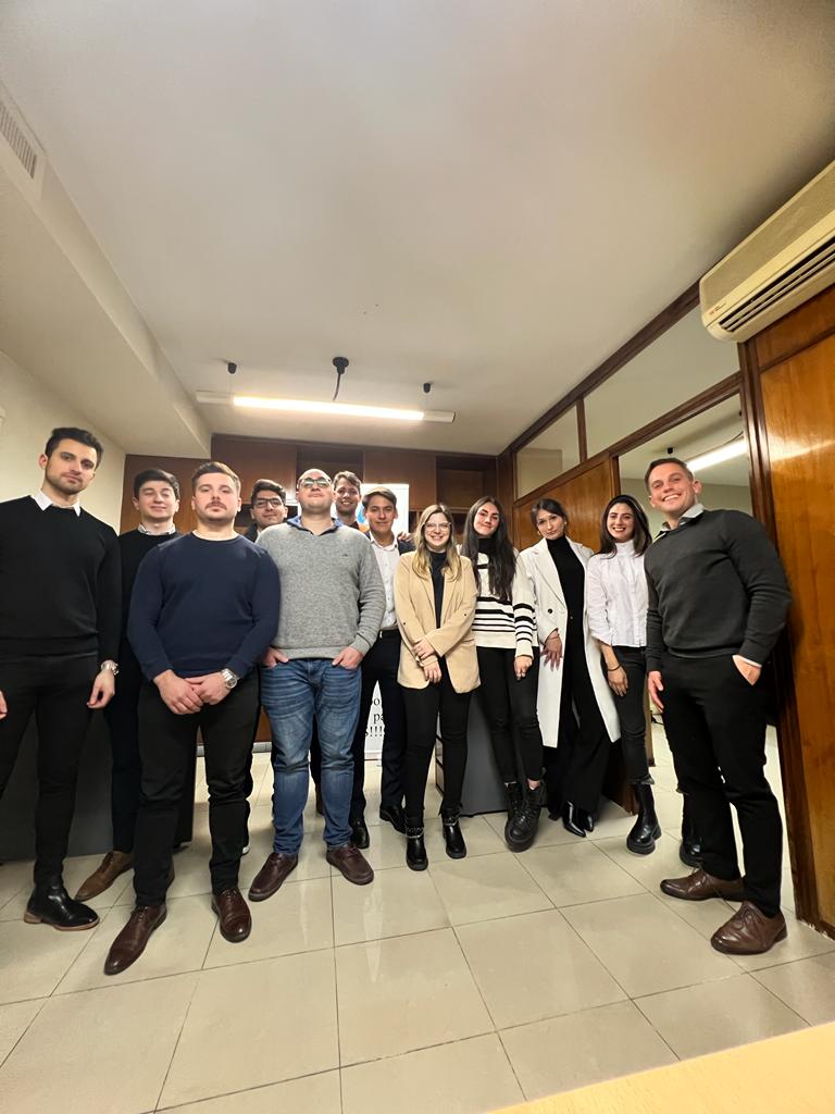 🔙 Finaliza el mes y queríamos recapitular nuestros últimos encuentros, donde nos reunimos para proyectar en conjunto políticas que impulsen y mejoren el ejercicio profesional abogadil. 📸👥

<a href="/abogadosxarg/">abogadosxarg</a>