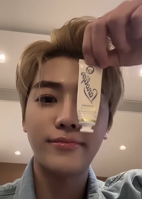 mkishere_'s tweet photo. รับหิ้วลิปมันแจมิน Lanolips lanolips 101 Ointment 🇦🇺
✨ 9g- 500 บาท
✨15g 650 บาท
✨ส่งฟรีems สั่งซื้อ/สอบถามเพิ่มเติม dm ได้เลยค่า

🐰บินกลับไทย 13 สิงหา จัดส่งทุกรายการวันที่ 14 ค่า 💗
#ตลาดนัดnctdream #ตลาดนัดnct https://t.co/0KsfZ4WitP