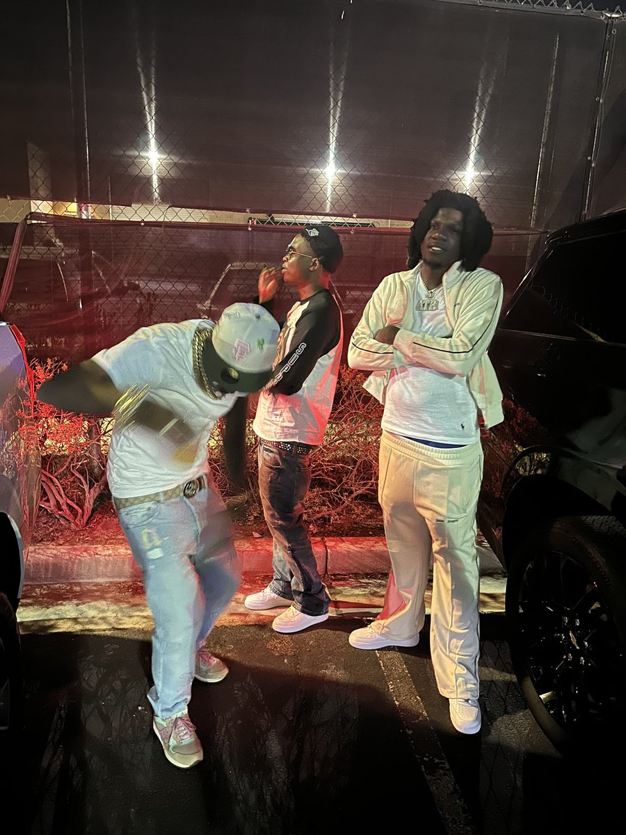 MOMONEYOMN's tweet photo. Ima be da one to make sumn SHAKE like I’m from HARLEM🕺🏾 https://t.co/UhaTN4N3ME