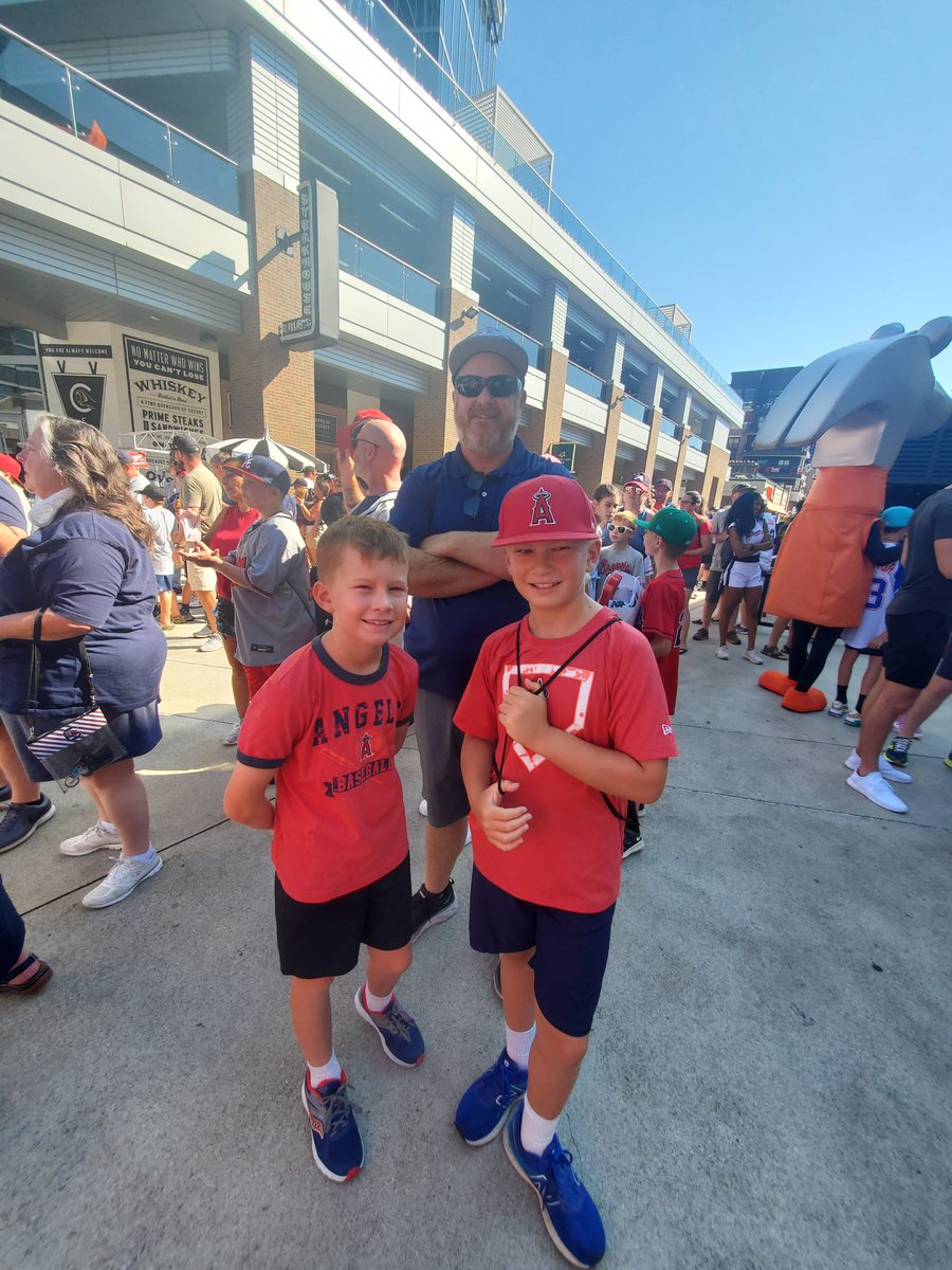 ASmithBecker's tweet image. Let's go @Angels We came out here to watch the halos WIN!  @AngelsRadioKLAA!