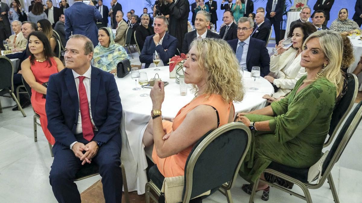 Espball's tweet photo. (DE IZQ A DCHA) El vicepresidente del Cabildo de Gran Canaria, Augusto Hidalgo (PSOE), la subdelegada del Gobierno, Teresa Mayans (PSOE), la consejera de Sanidad, Esther Monzón (Coalición Canaria) y la consejera de Hacienda y Asuntos Europeos, Matilde Asián (PP). https://t.co/gAZSO65Xg5