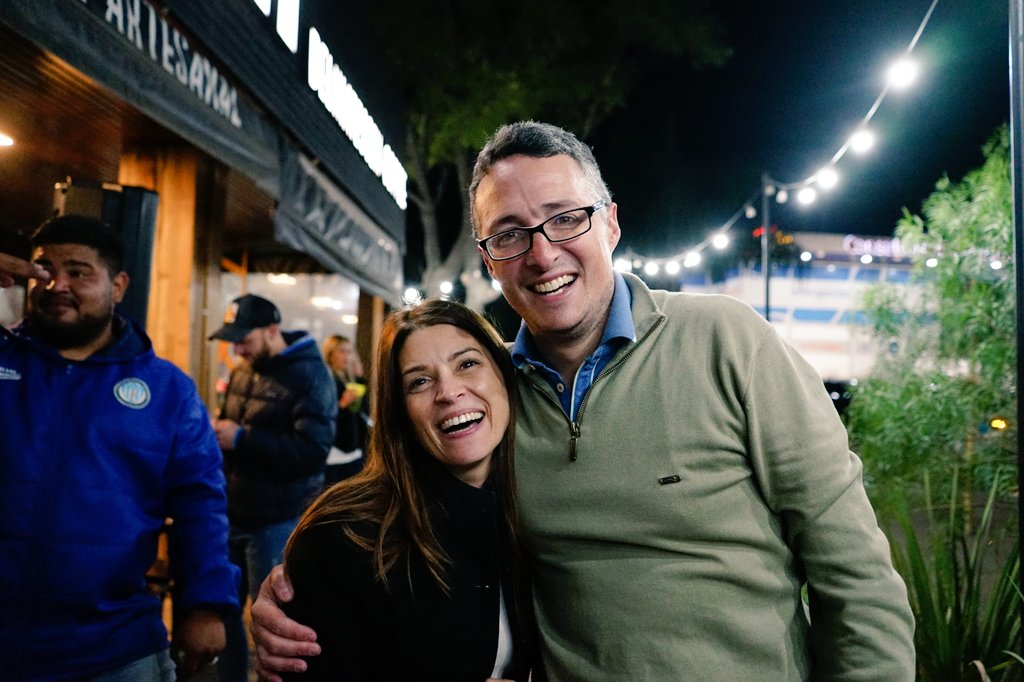 Malero04's tweet photo. Después de una intensa campaña la gente de Villa Allende nos eligió por amplia mayoría. Con gran responsabilidad y alegría asumiremos el compromiso de seguir construyendo la hermosa ciudad que habitamos.
#VillaAllende 
#PabloCornetIntendente https://t.co/zQehlynmyH