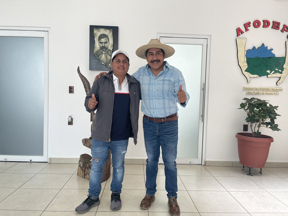 afodepoac's tweet photo. Me dio mucho gusto reunirme con mi amigo Francisco Perez Jacinto de San Pedro el Alto, Pochutla. 

Un joven entusiasta y luchador social que siempre a visto por las mejoras de su gente y ha puesto un granito de arena para el desarrollo de su Municipio. 

Muy pronto estaremos con su gente. 

#afodepoenmovimiento 
#afodepojovenes 

@Antonio77186389 @ClaudiaEusebio3 @MargRojas93 @AfodepoM @FaustoM61456599 @MonicaMateoPab1