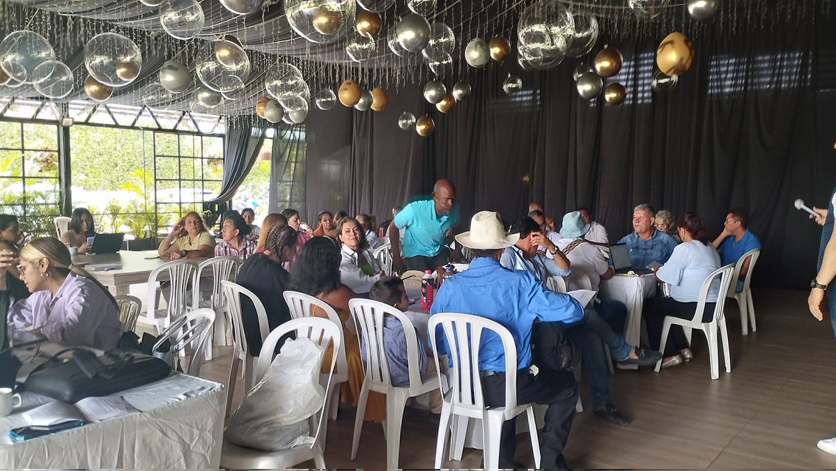 Califedejac's tweet photo. Estuvimos participando y haciendo nuestros aportes para la construcción de Cali Distrito, representantes de las JAC de nuestra ciudad hicieron parte de las mesas de trabajo en las que se conocieron los artículos y se realizaron propuestas. Así, construimos ciudad. https://t.co/d4n2Hu0jzh