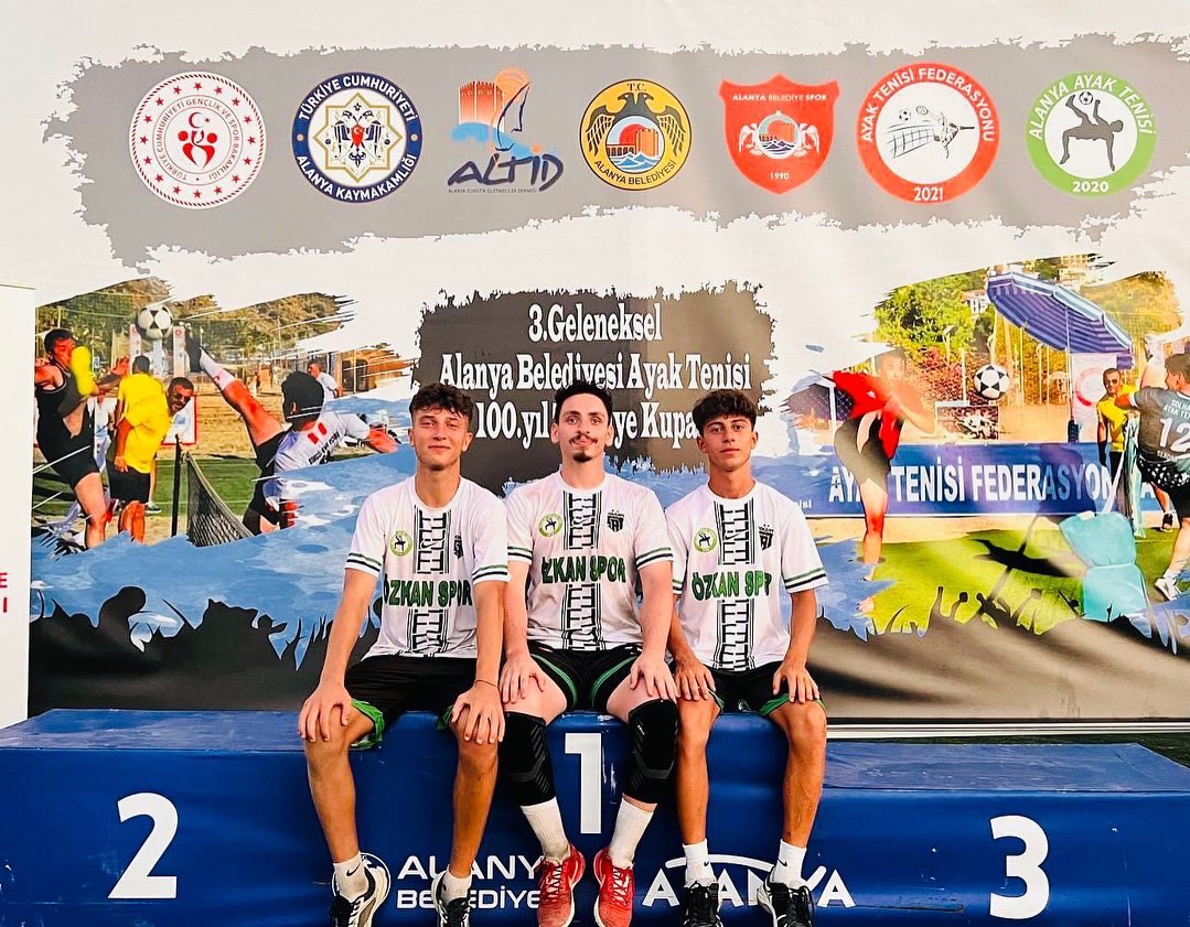Solhanayaktenis's tweet photo. 3. Geleneksel Ayak Tenisi 100. Yıl Türkiye Kupası🏆
Alanya Belediyesi Adına Mücadele Eden Solhan Alanya Ayak Tenisi Takımımız Final de Alanya Atletik Takımını 2-1 Yenerek Şampiyon Oldu.Takım Sporcularımızı Tebrik Ederiz.
@AyakTenisi @_cevdetyilmaz @OA_BAK @FeyziBerdibek1 🇹🇷 https://t.co/MboGmTIG39