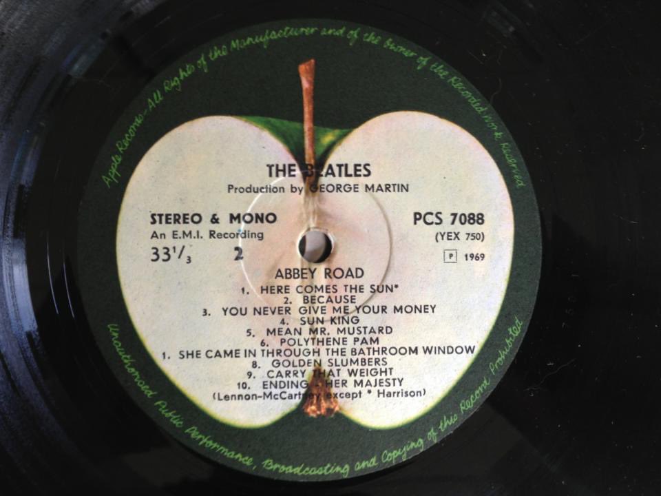 love_beatles44's tweet photo. そして10年前の今日はボストンのレコ屋でアビーロード のイスラエル🇮🇱盤を見つけたようだ
どこの盤か分からず、この頃はdiscogsの存在を知らなかったので、詳しい人に教えてもらいました。walking dictionary
#walkingdictionary https://t.co/7bYtoVerdm