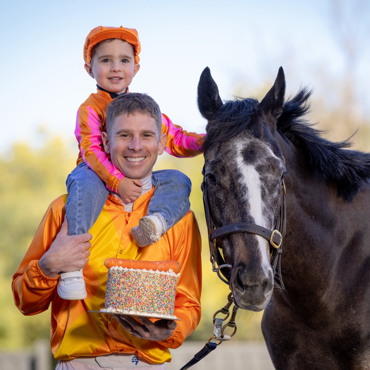 RacingVictoria's tweet photo. Wishing all horses in the Southern Hemisphere a very Happy Birthday 🎉

#MelbourneCup-winning jockey @JyeMcNeil &amp; son Oakley, who also celebrates his birthday today, delivered the @MickPriceRacing-trained Keitel a birthday treat!

📸 Jason Edwards/ Herald Sun https://t.co/HYqhP9BAeO