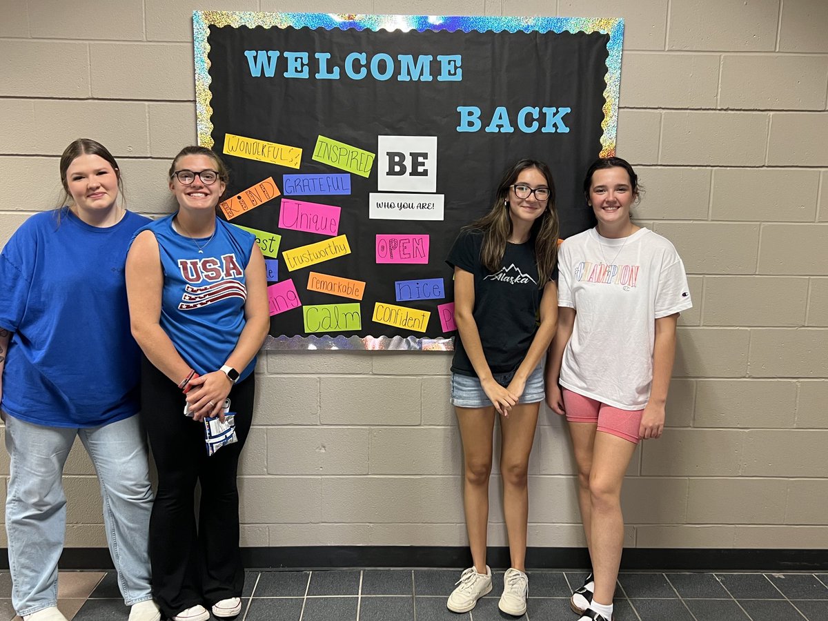 Thank you <a href="/Clear_LakeHS/">CLHS</a> TET students and staff for brightening up our campus today. We appreciate you! #onceacardinal #leadership #teacherintraining <a href="/ClearCreekISD/">Clear Creek ISD</a>